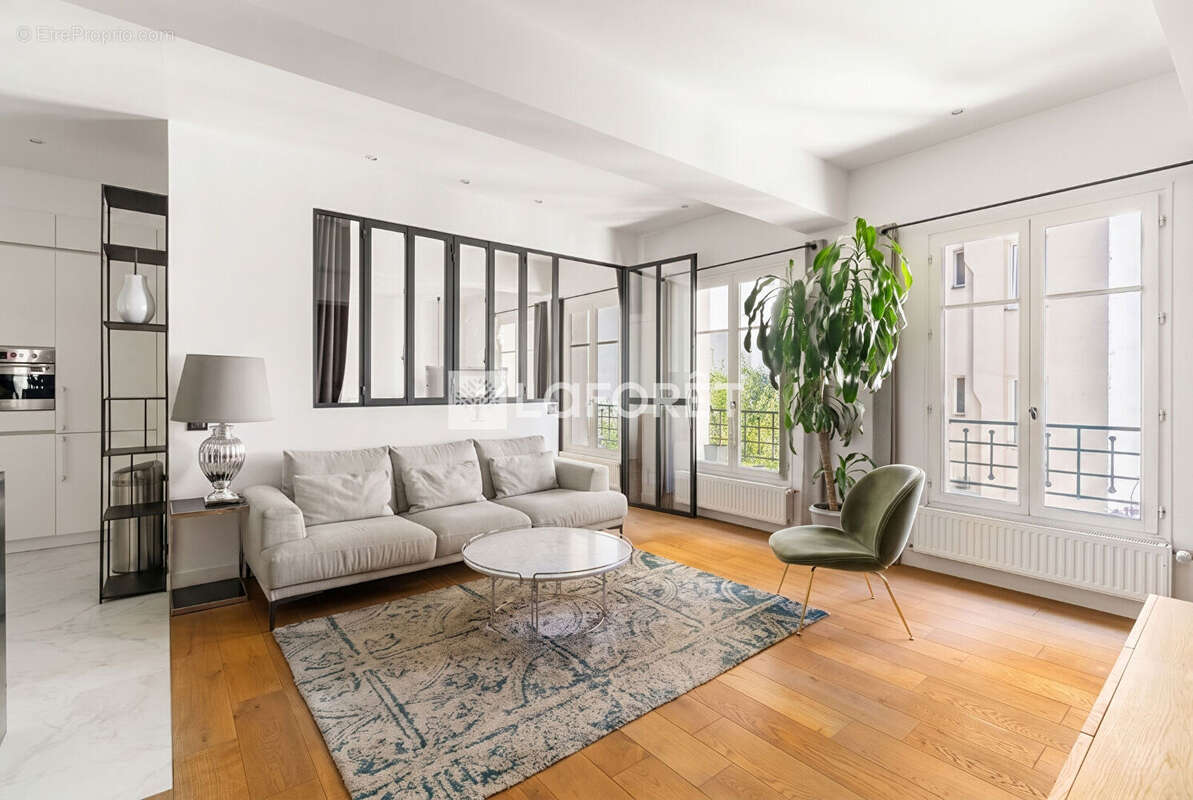 Dernier etage - calme - lumineux - refait a neuf - photo 2