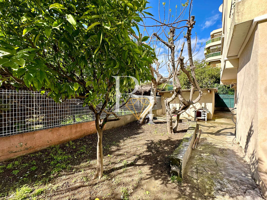 Appartement à SAINT-LAURENT-DU-VAR