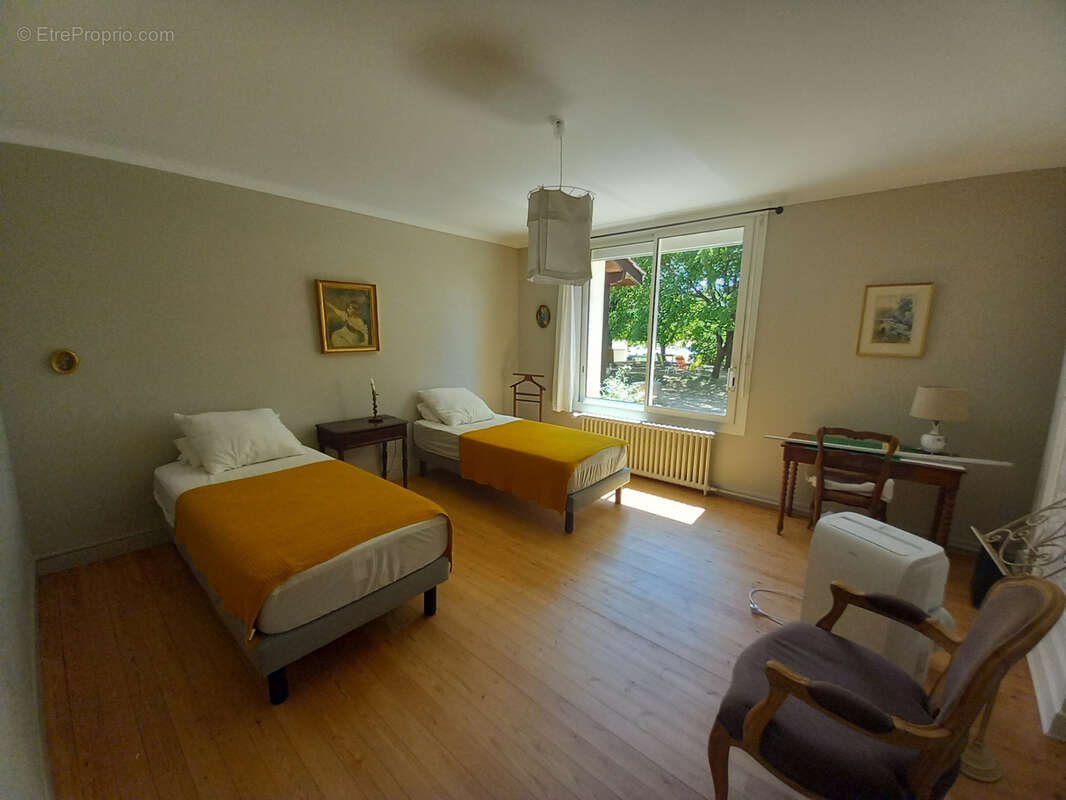 Ensemble immobilier de caractere avec deux habitations - photo 11