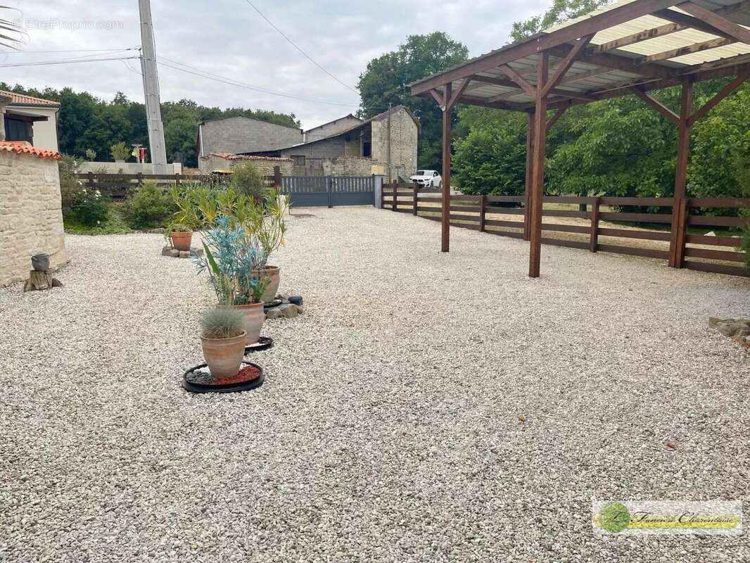 Maison à SAINT-FRAIGNE