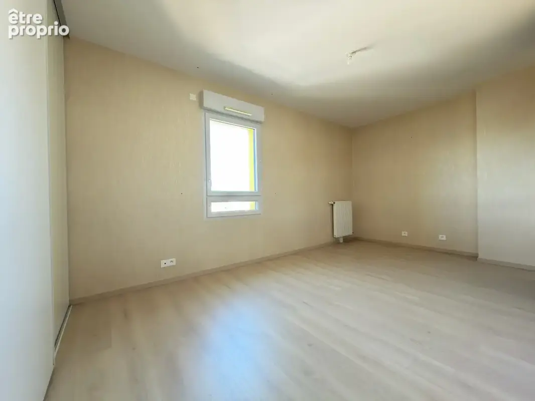 Appartement dernier étage avec belle véranda dans le quartier du Pertuischaud - photo 8