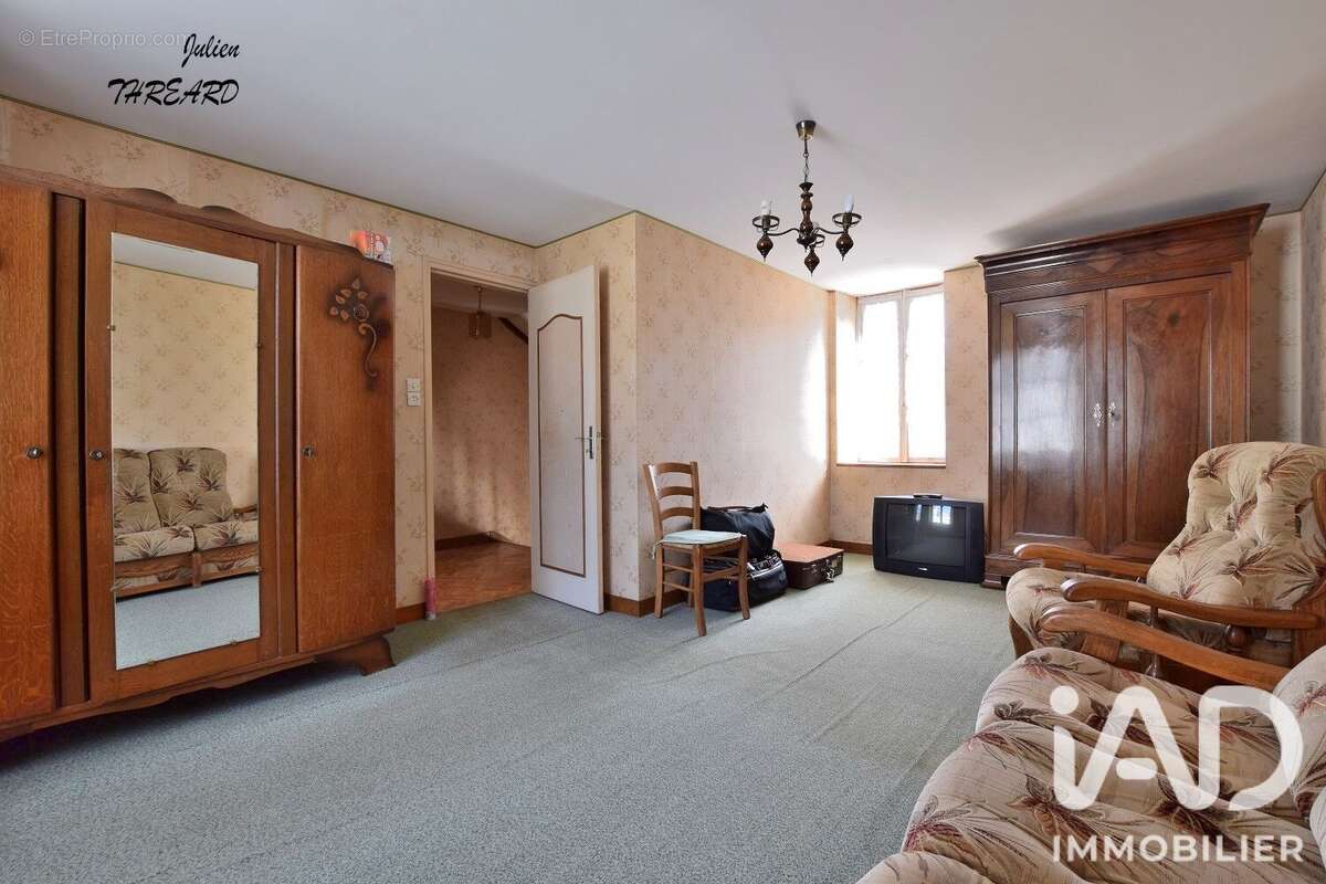 Maison 110 m² à La Chapelle-Blanche-Saint-Martin  - photo 8
