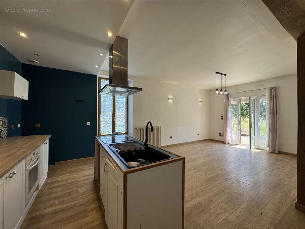 Maison à TREMBLAY-LES-VILLAGES