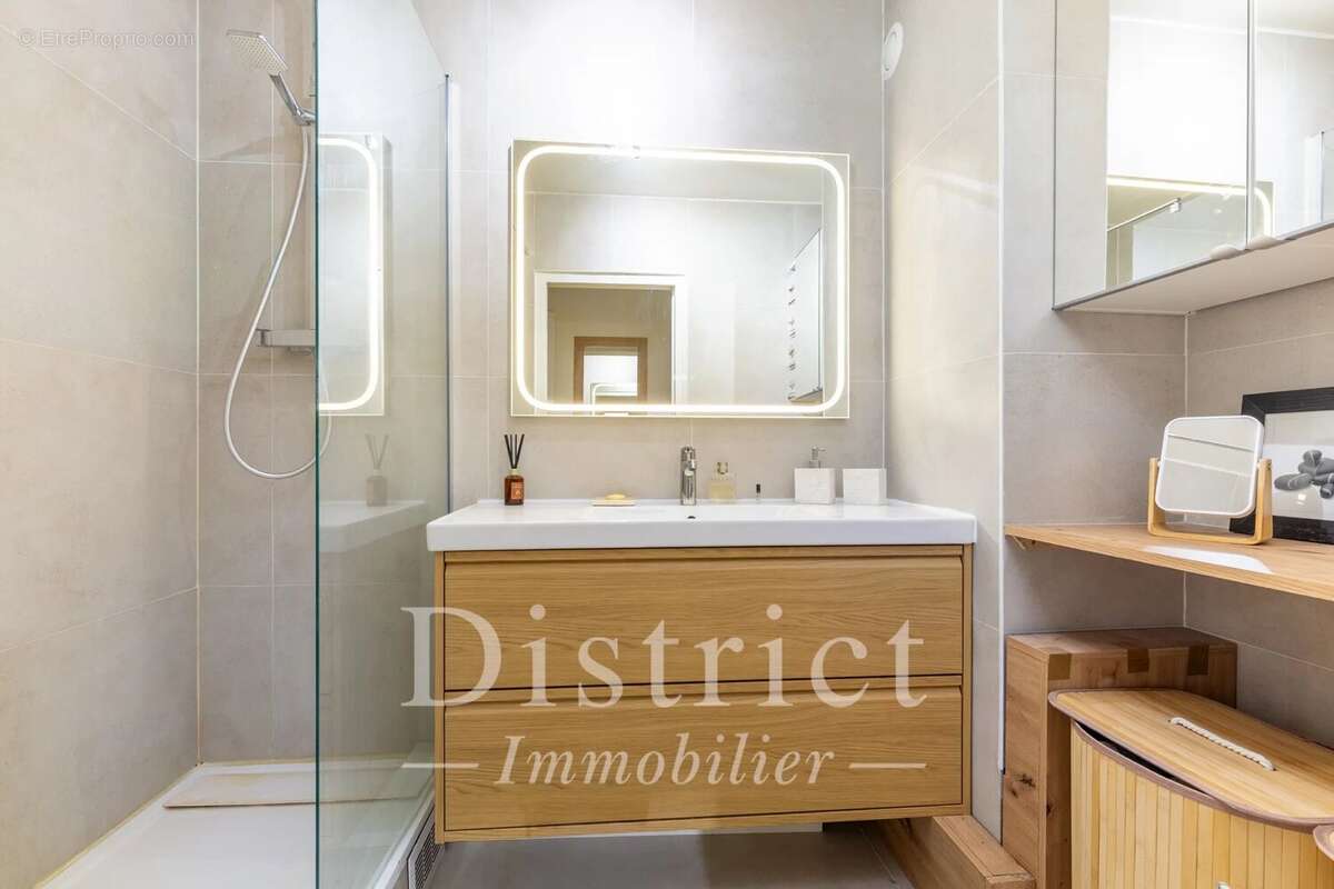 Appartement à PARIS-15E