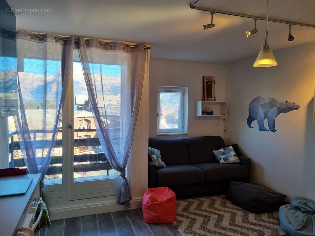 Appartement à MORILLON