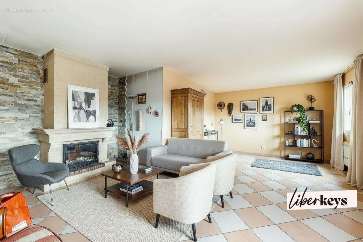 Maison à SAINT-HILAIRE-D'OZILHAN