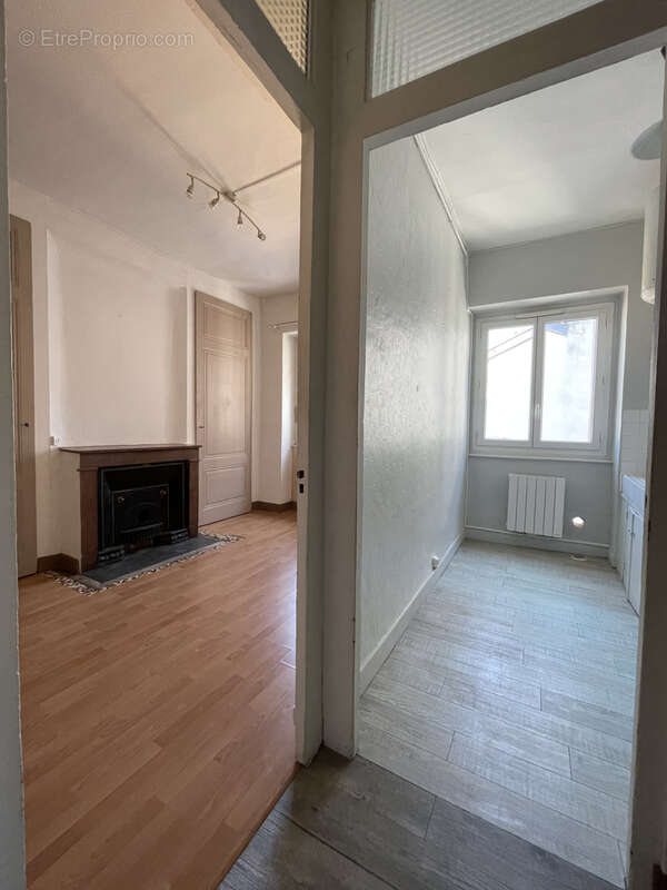 APPARTEMENT T1bis/T2 en dernier étage idéalement placé - photo 5