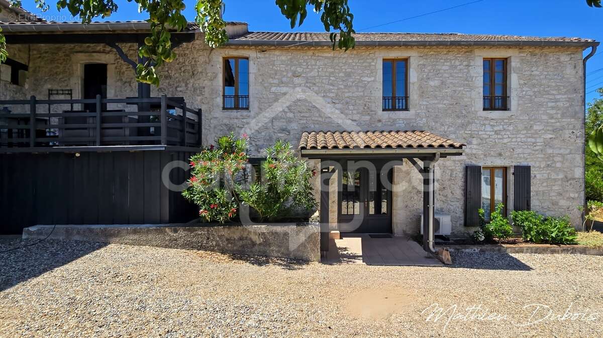 Maison en pierre rénovée avec vue sur les vignes, au cœur d’un village de caractère - photo 23