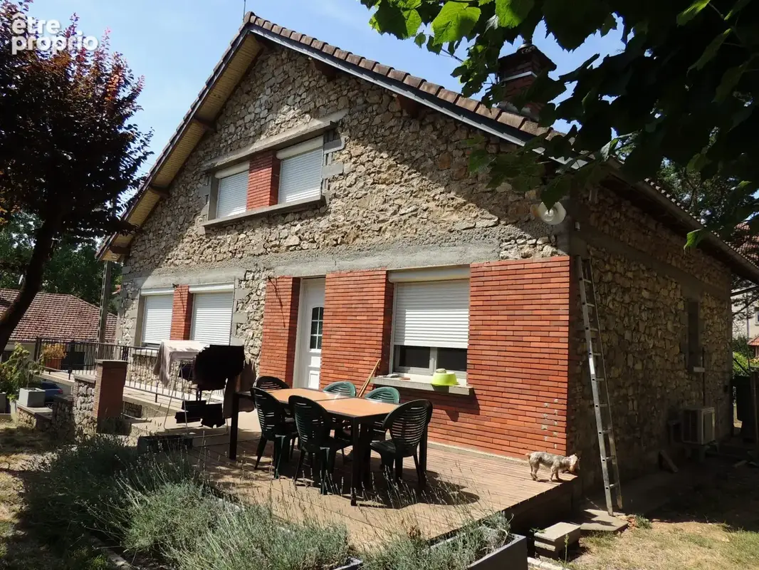 Maison 6 pièces 121 m² à vendre à Villefranche-De-Rouergue (12200) - photo 2