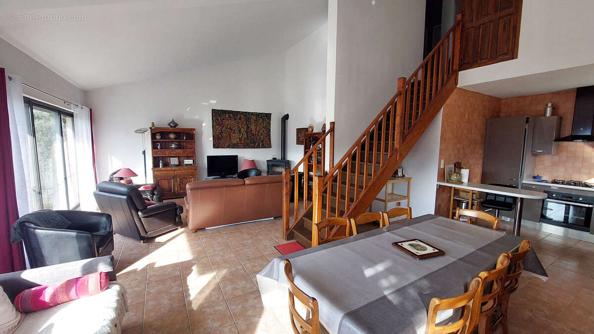 Maison à AUBRES