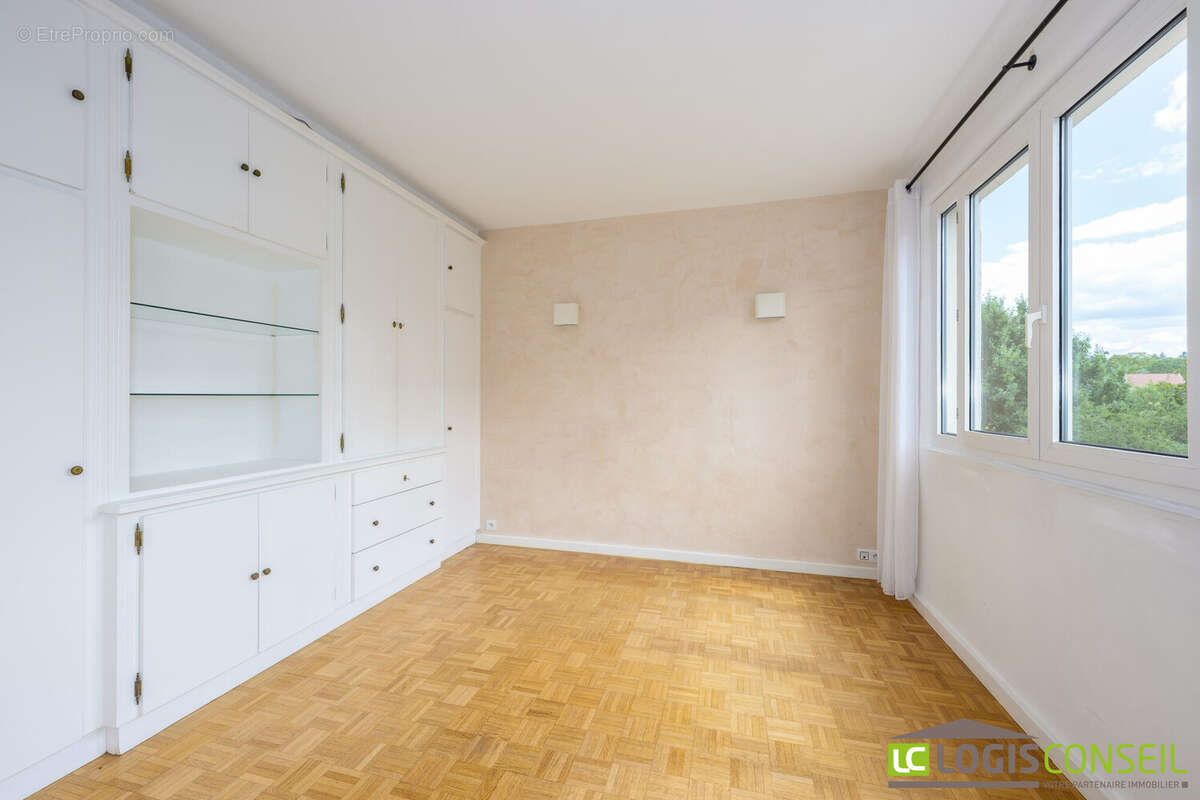 Appartement 75 m² à Bourg-La-Reine  - photo 2