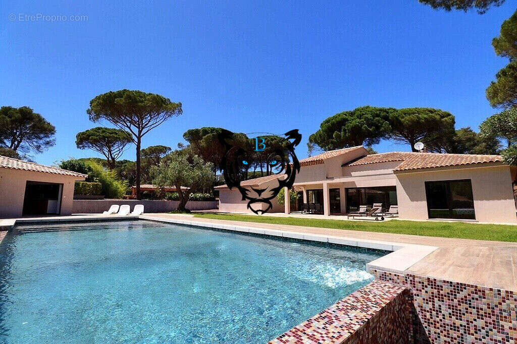 Maison à ROQUEBRUNE-SUR-ARGENS