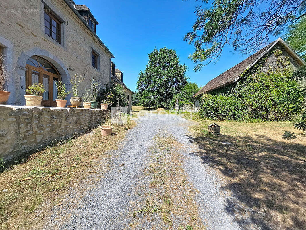 Demeure béarnaise avec piscine entre Salies de Béarn et Orthez 8 pièces 290m² - photo 2