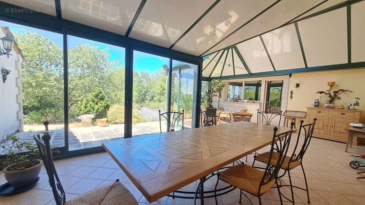 Maison 253 m² à Germond-Rouvre  - photo 5