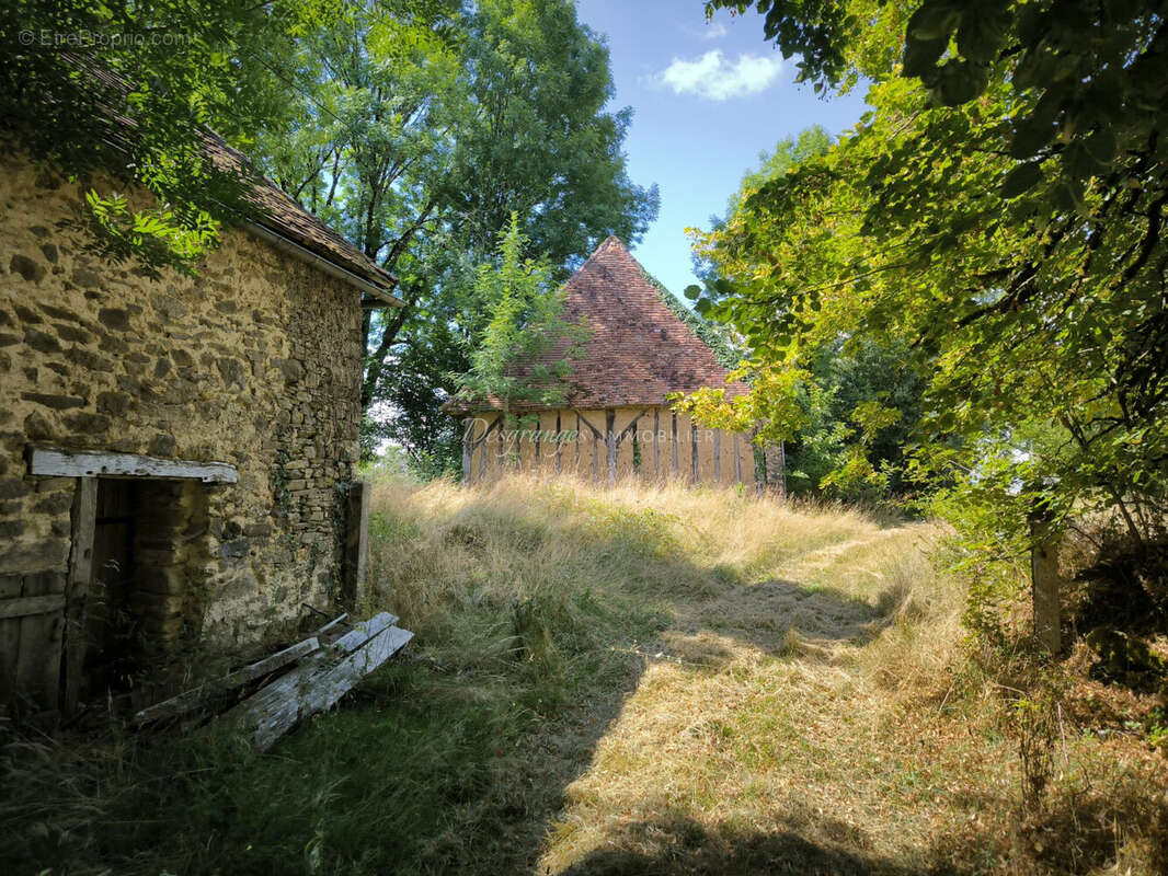 Maison à COUSSAC-BONNEVAL