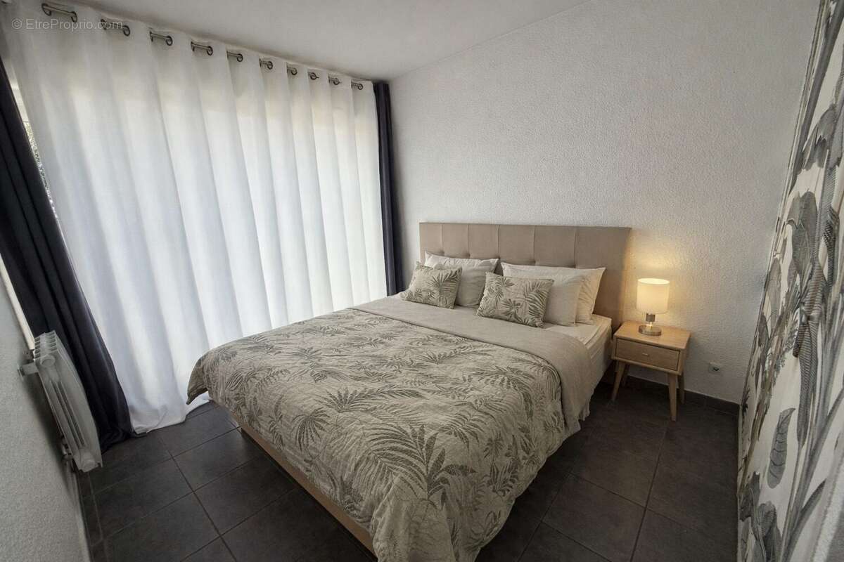 Chambre 1 - Appartement à AGDE