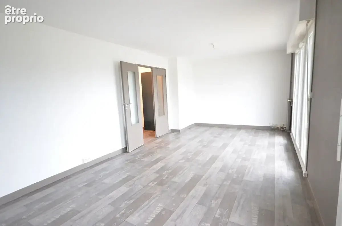 BREST KERGOAT - Proche facs, Type 4 entièrement rénové de 74m² avec place de parking - photo 5