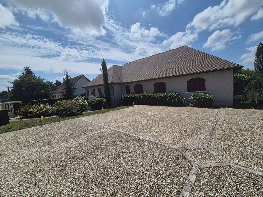 Maison à LA CHAPELLE-VENDOMOISE