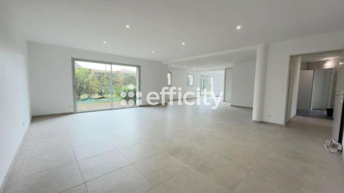 Appartement à SAINT-DONAT-SUR-L'HERBASSE