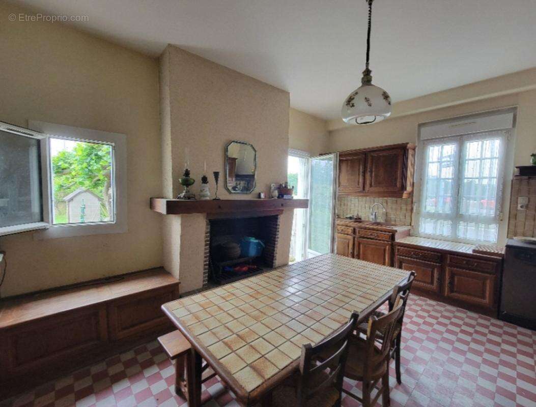 Maison à NEUILLE-PONT-PIERRE