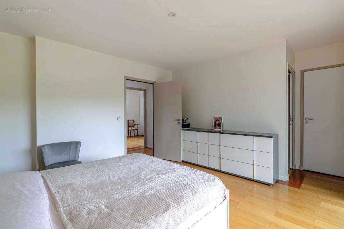 Maison à CHENNEVIERES-SUR-MARNE