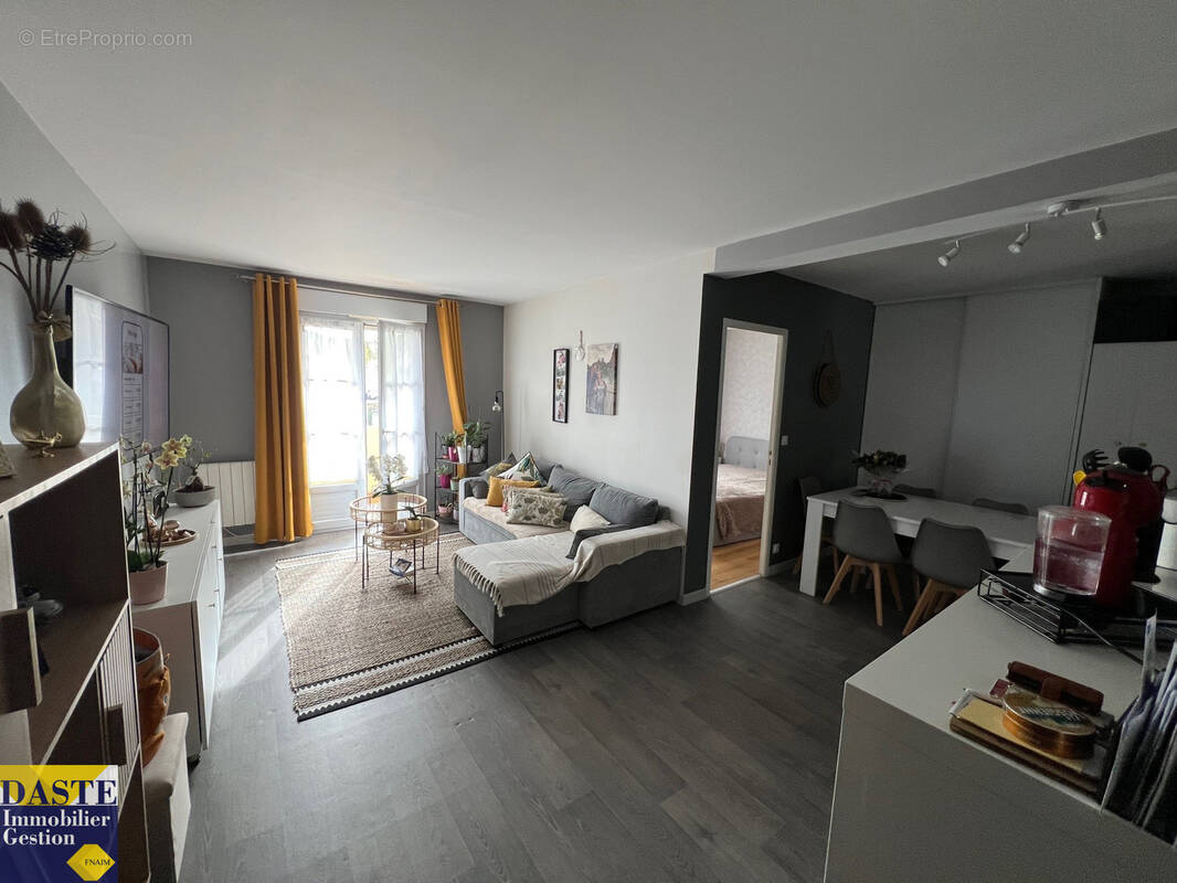 Appartement à PONTAULT-COMBAULT