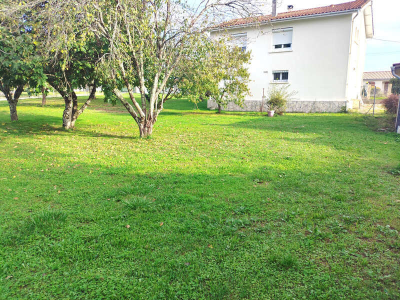 Maison à SAINT-GERMAIN-DE-LUSIGNAN