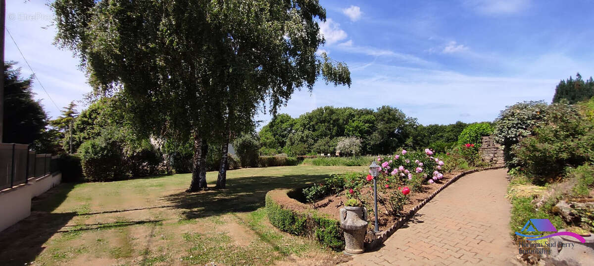 jardin avant - Maison à LA CHATRE