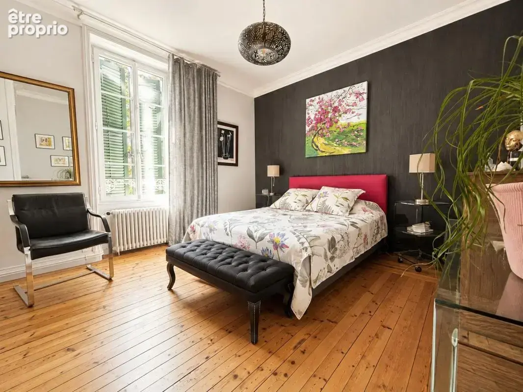 Belle propriété de caractère avec maison, piscine, local professionnel et annexes, sur 1309 m² - photo 8