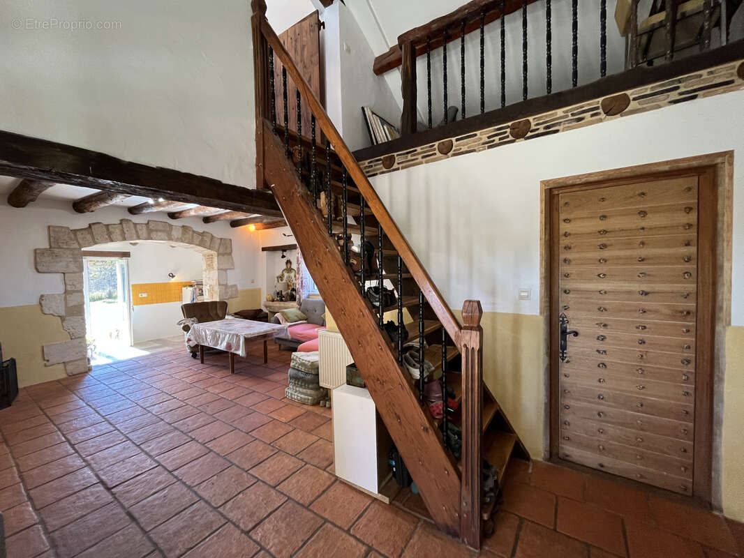 Maison en pierres avec grange sur 4500 m2 de terrain - photo 6