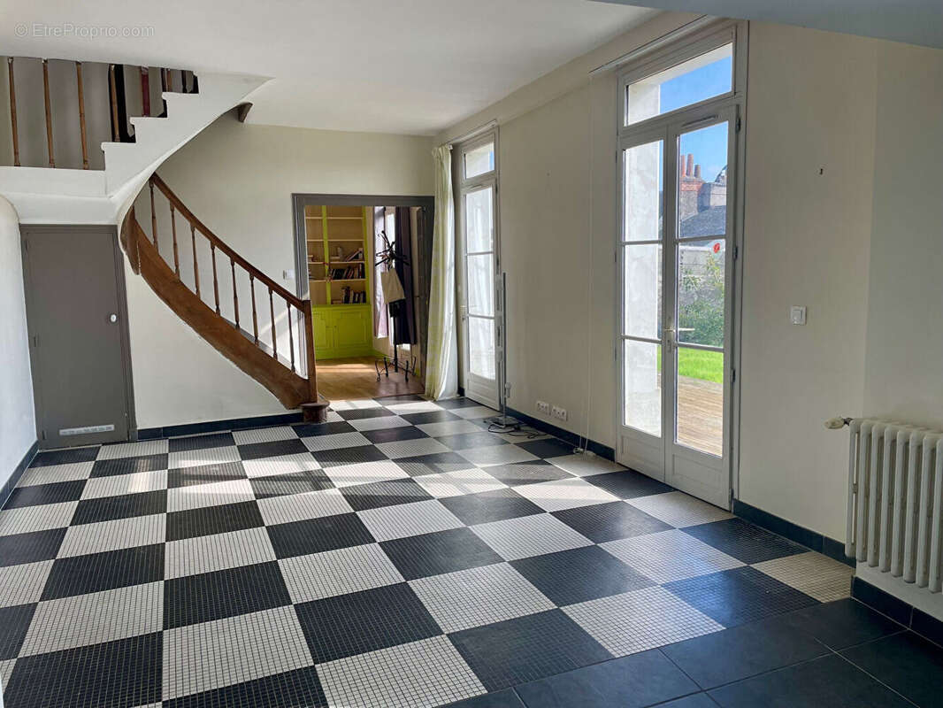 Maison à SAINT-CYR-SUR-LOIRE