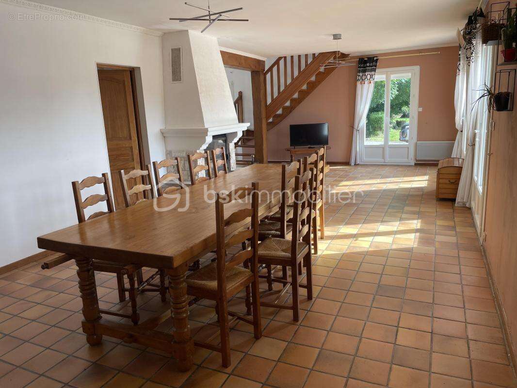 Maison familiale 5 chambres de 185m², sur terrain de 2048m² - photo 5