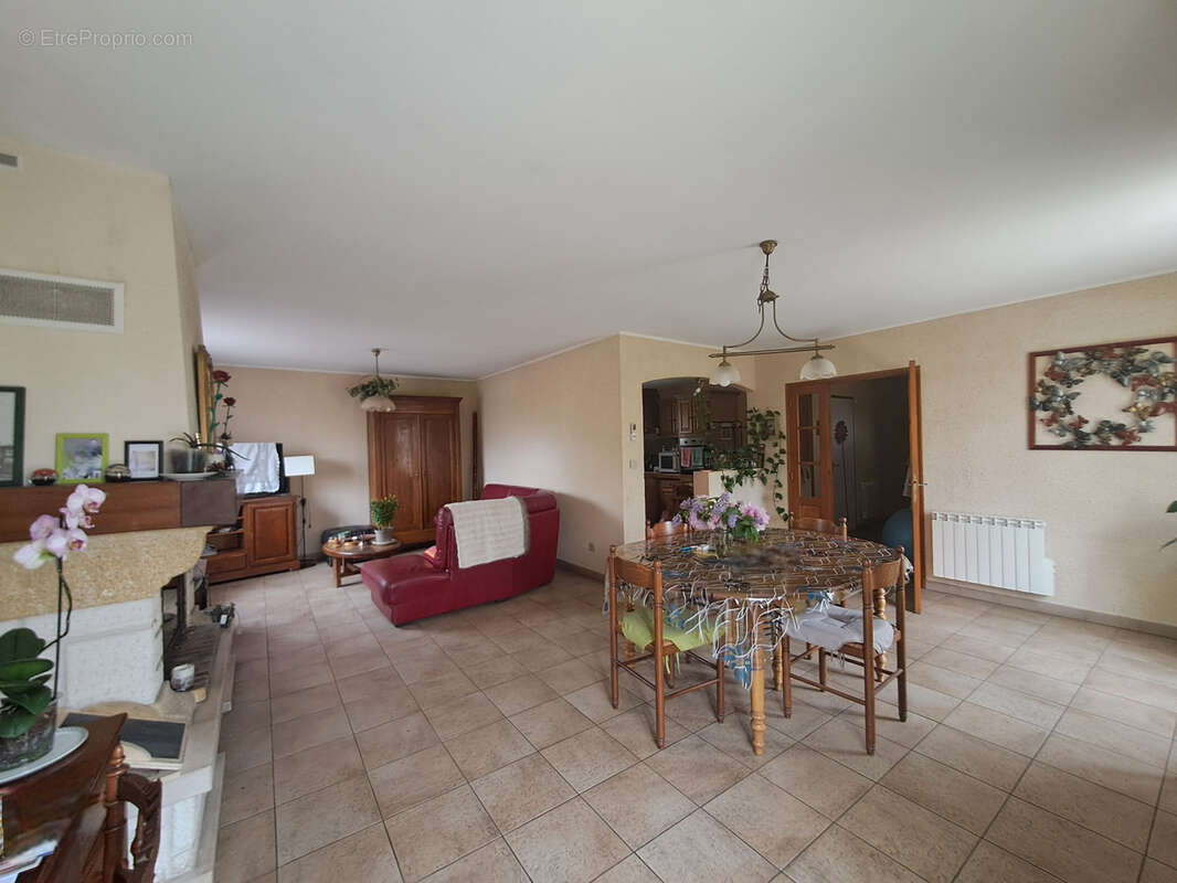 Maison à FEUGAROLLES