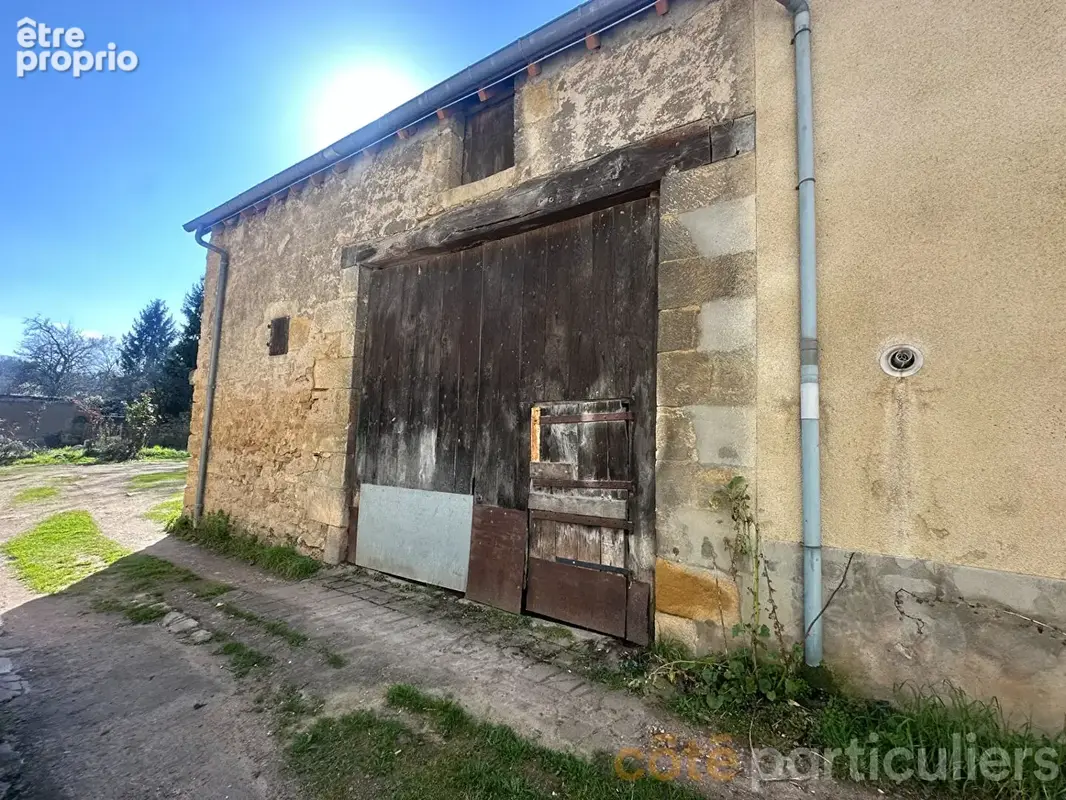 Maison avec grange  à ST AMAND MONTROND - photo 2