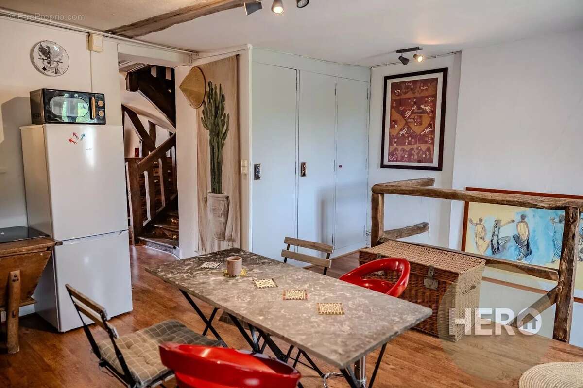 Appartement à NEAUPHLE-LE-CHATEAU