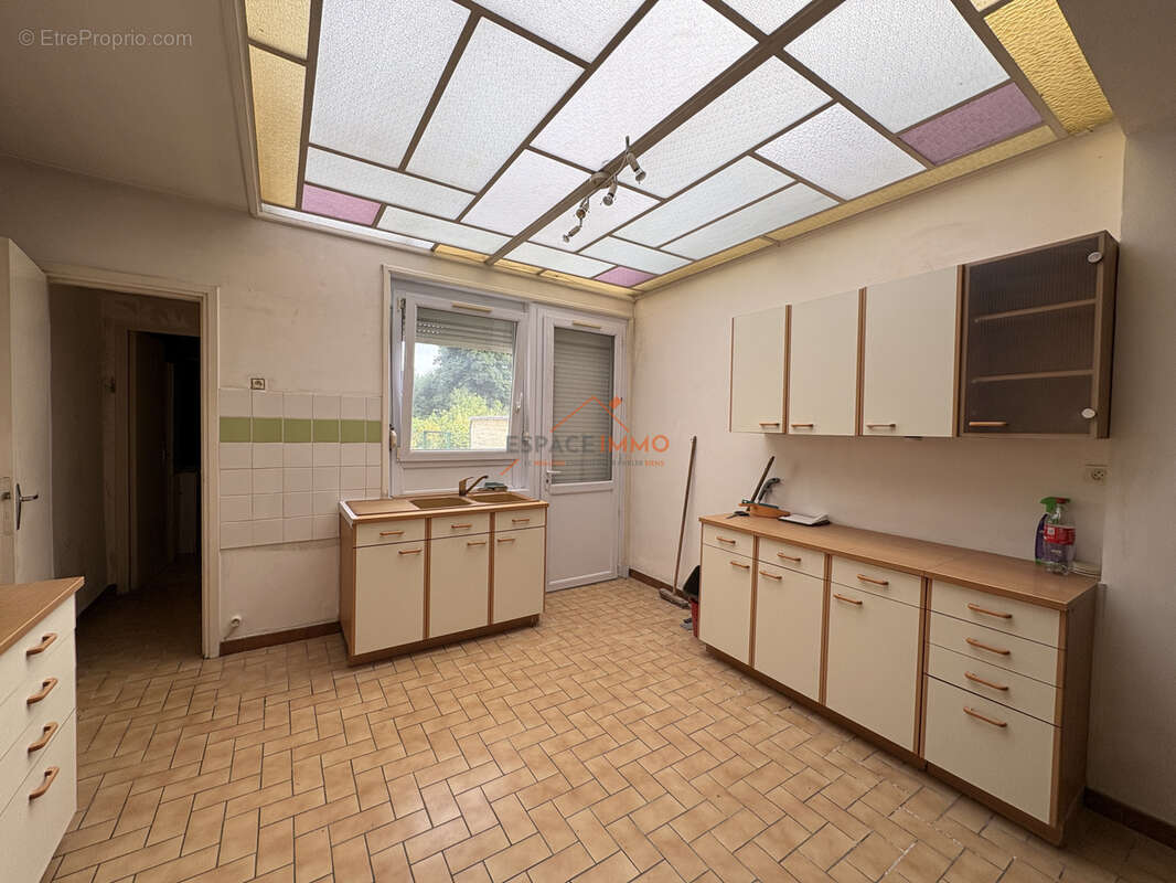 TRITH SAINT LEGER, maison d' environ 107m2, 3 chambres, jardin et cave. - photo 7