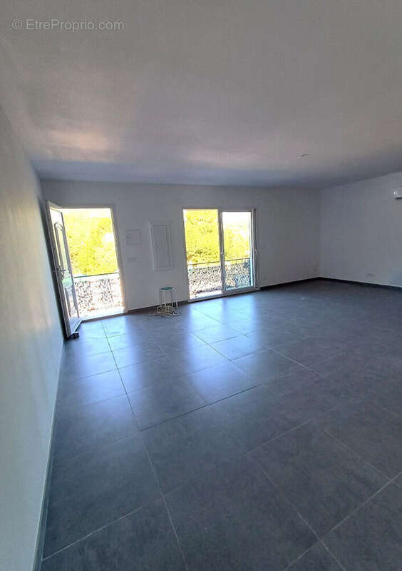 Appartement à PEYPIN