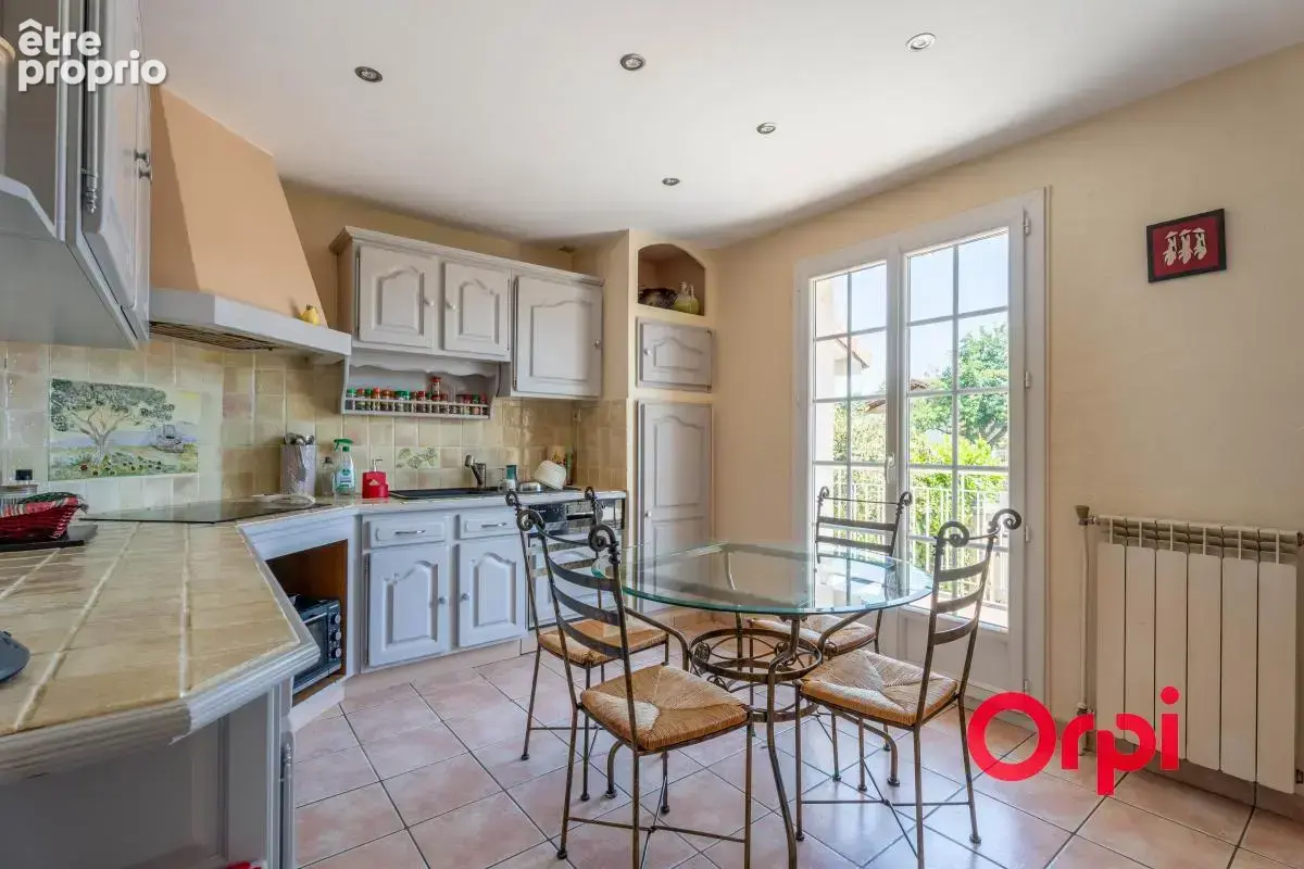 Maison familiale de 131 m² avec piscine, bureau et sous-sol complet - photo 9