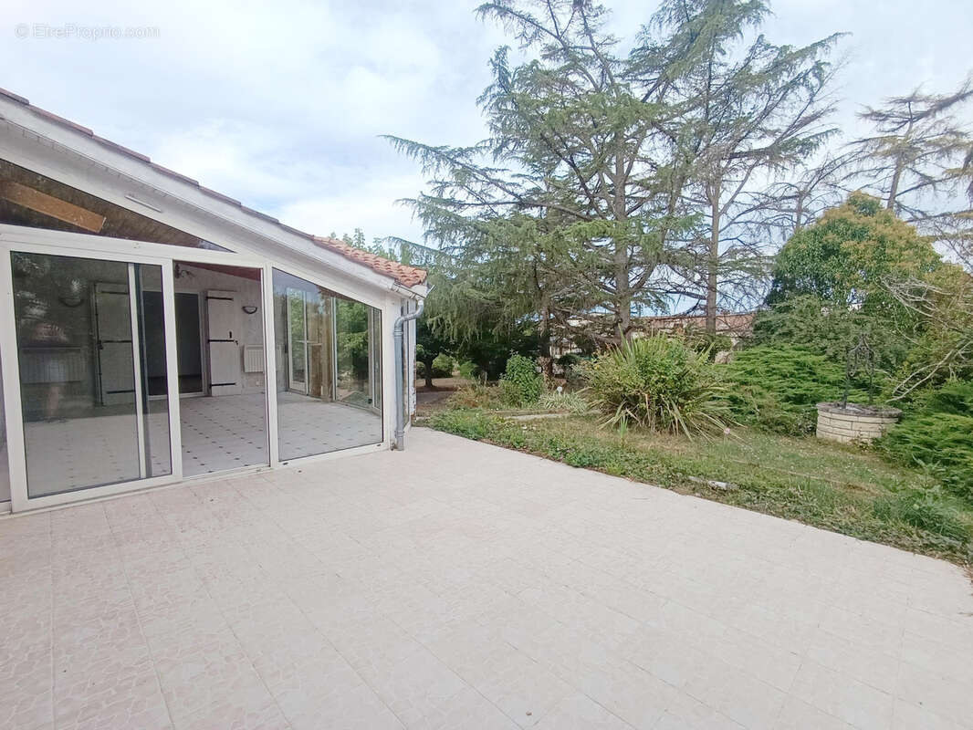 Maison à SAINTE-COLOMBE-EN-BRUILHOIS