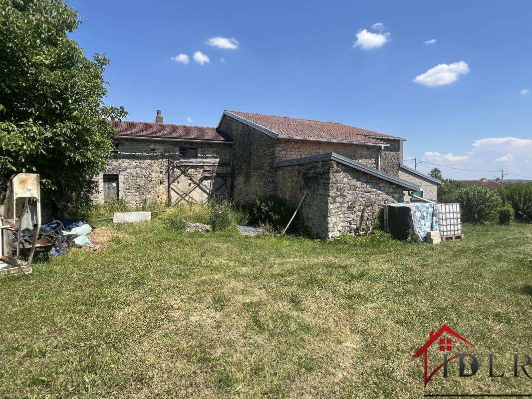 maison de village de type f6, 160 m2 sur un terrain de 2250 - photo 4