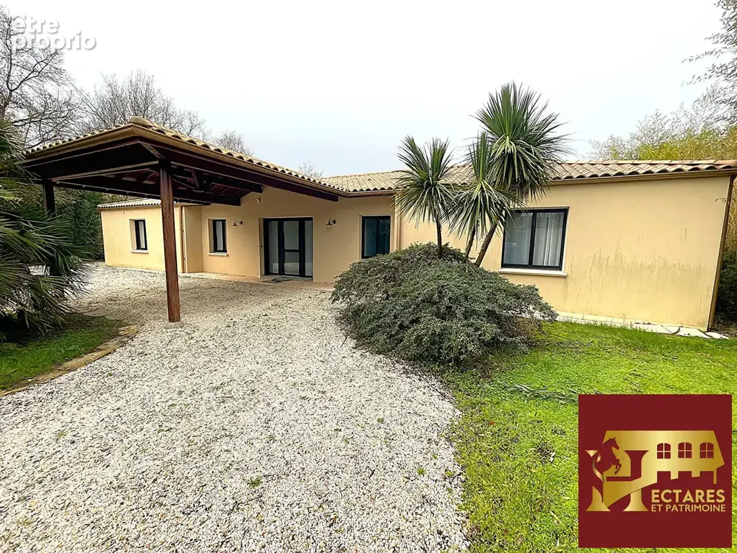Maison La Chevroliere 8 pièce(s) 326.11 m2 - photo 2