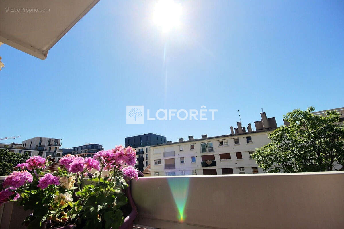Appartement à COURBEVOIE