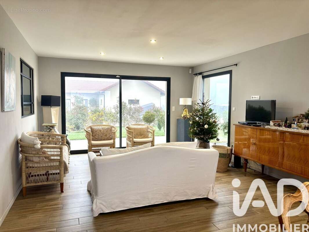 Photo 6 - Maison à SAINT-LEGER-LES-PARAY