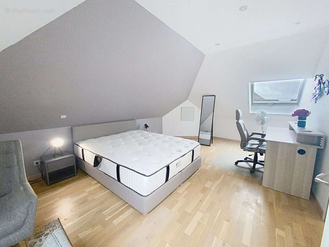 Maison à BAILLY-ROMAINVILLIERS