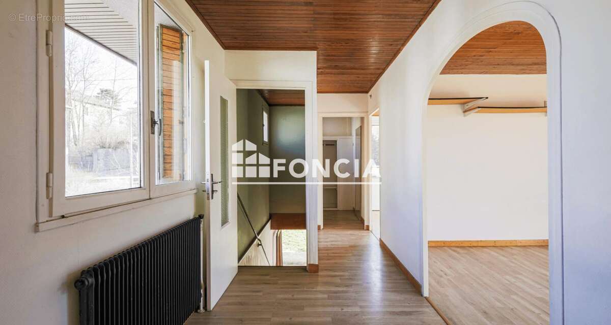 EXCLUSIVITE Saint Etienne de St Geoirs - au coeur du CENTRE VILLE! - photo 8