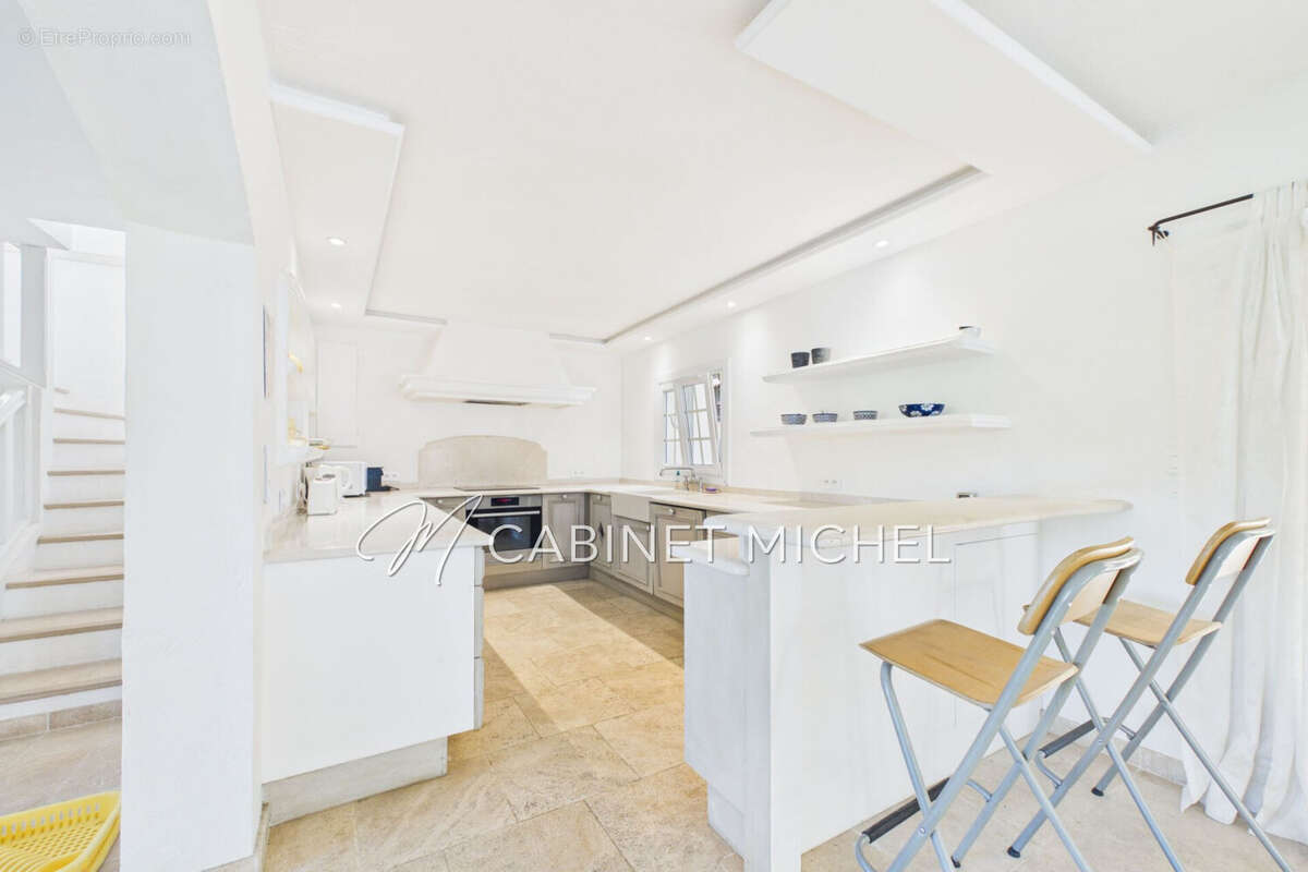 Maison 177 m² à Roquefort-Les-Pins  - photo 8