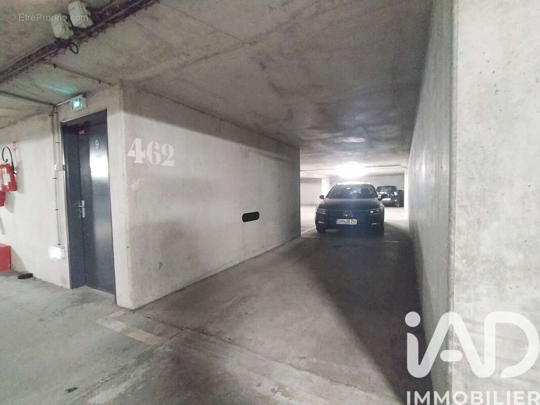 Photo 3 - Parking à COURBEVOIE