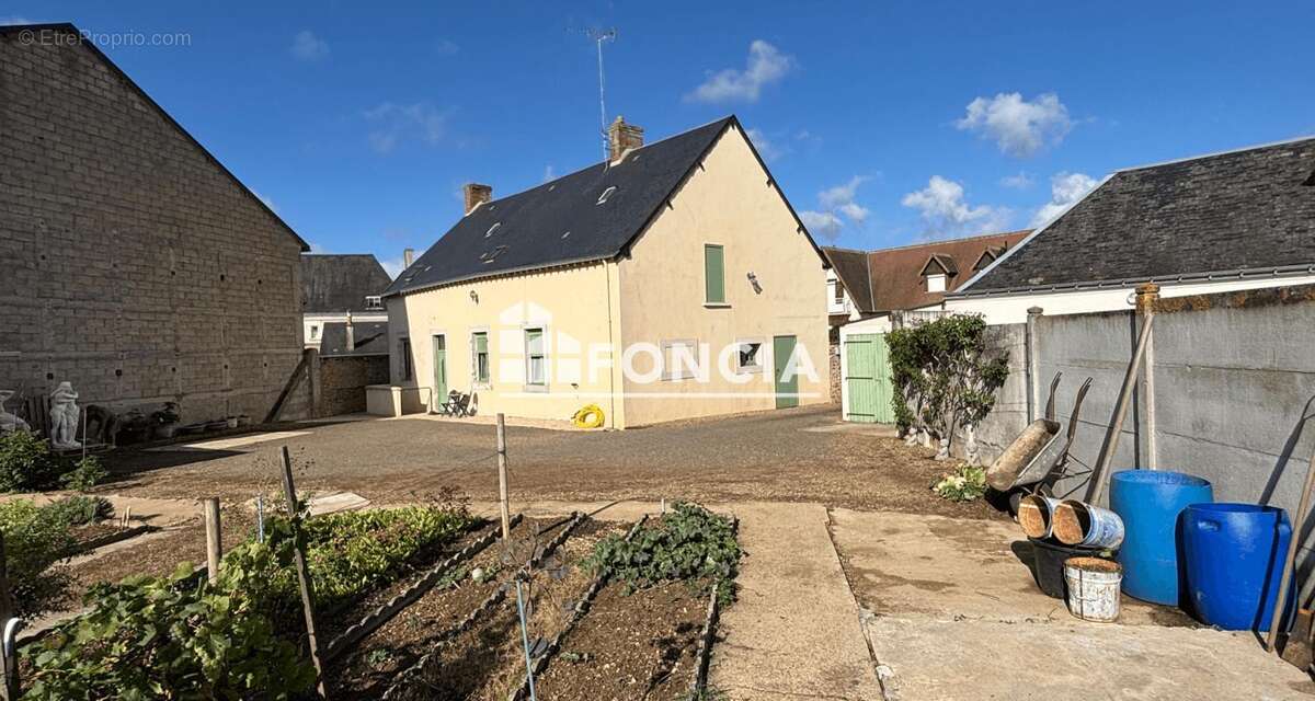 Maison à CONLIE