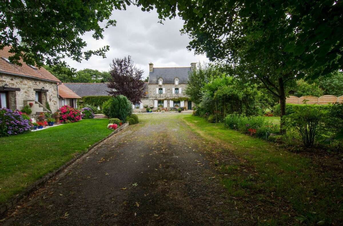 Propriété de caractère en Bretagne avec grand gîte, piscine et 1,6 hectare  résidence principale et potentiel de revenus près d - photo 23