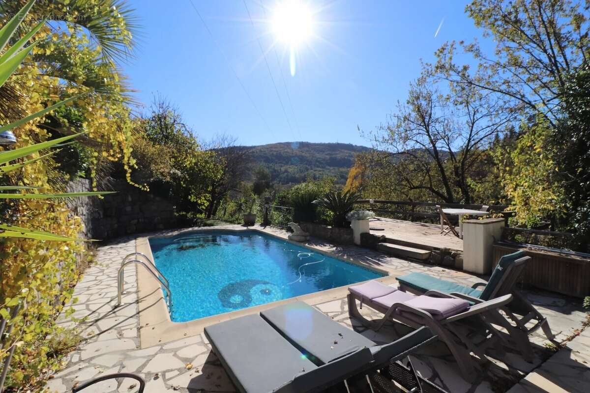 Maison à TOURRETTES-SUR-LOUP